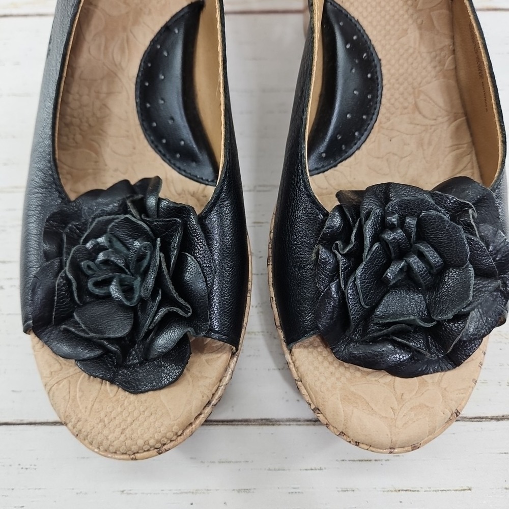 BOC Born Womens 7 Black Leather Blossom Flower Cork Wedge Slingback Sandal Shoe - Picture 4 of 11